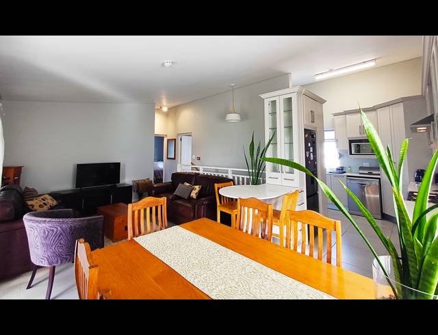 M² LODGE FOR SALE IN KLEINMOND CENTRAL